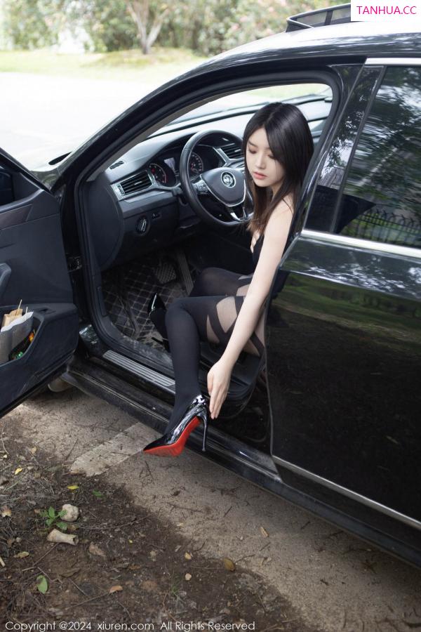 豆瓣酱  [XiuRen]高清写真图 2024.06.14 No.8708 豆瓣酱 黑丝美腿第31张图片